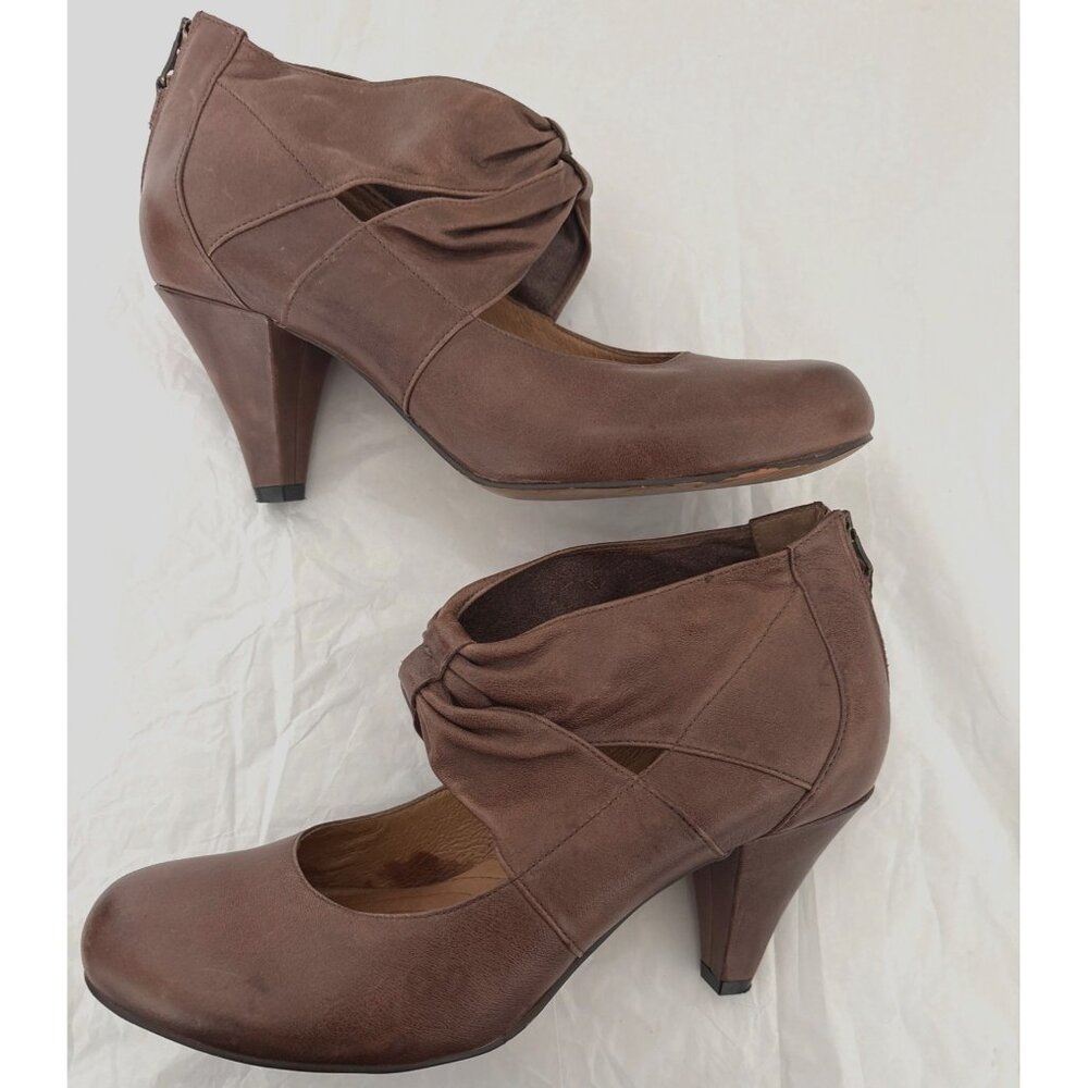 Indigo by Clarks Heels 8 Brown Leather Booties Cutout Knotted Detail Office Chic - Picture 9 of 16